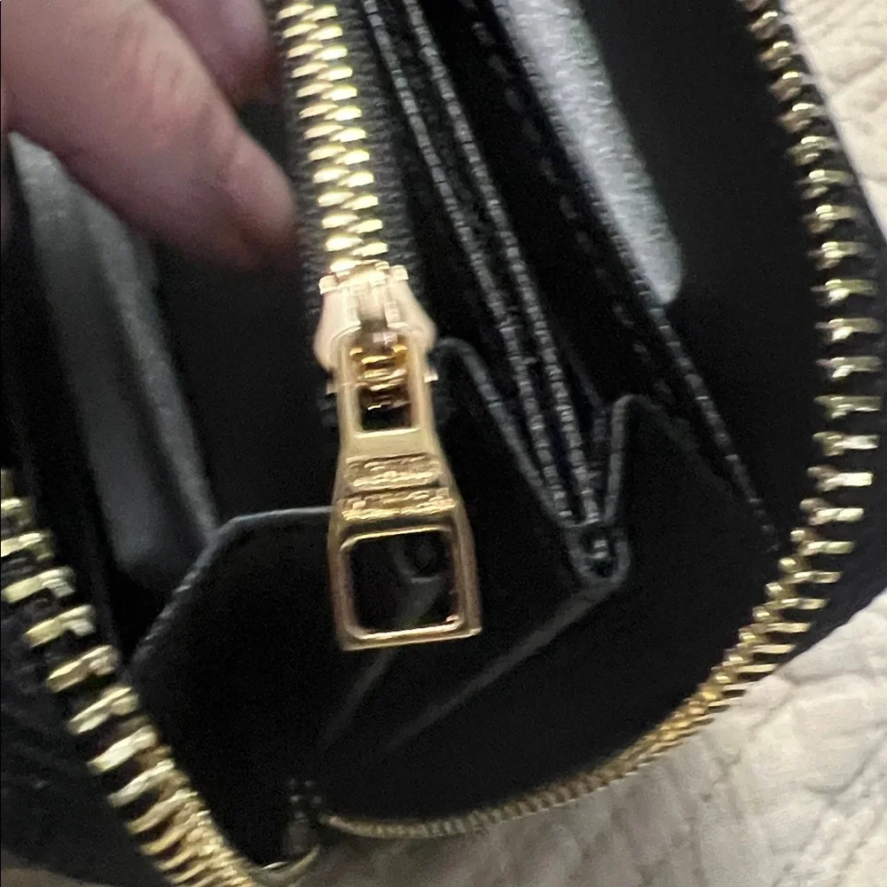 NIB Louis Vuitton Zippy Black Wallet with White Monogram Accents - Picture 14 of 16